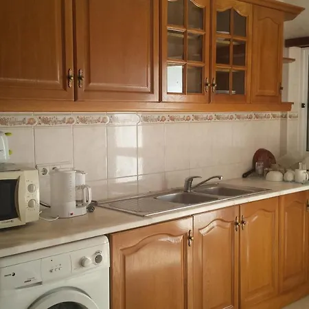 Lovely 4-Bed Apartment In Estombar Exterior photo
