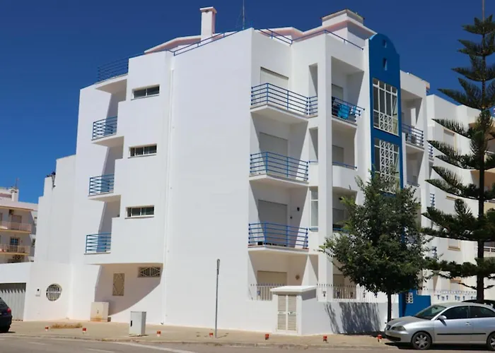 Lovely 4-Bed Apartment In Estombar